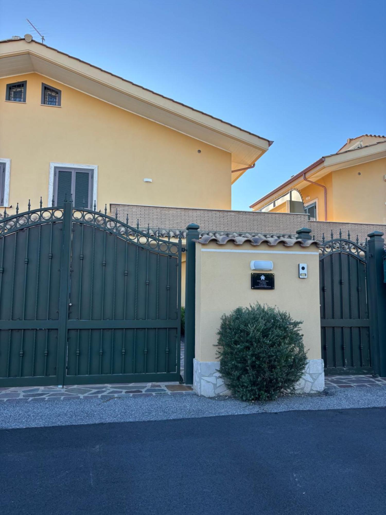 Carolas Luxury House Φιουμιτσίνο Εξωτερικό φωτογραφία